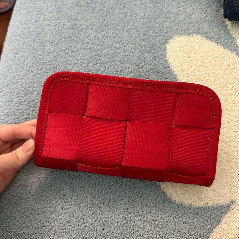 Harvey’s scarlet classic wallet